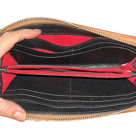 Dooney & Bourke Vintage Pebbled Leather Black & Tan Wallet - Picture 7 of 8
